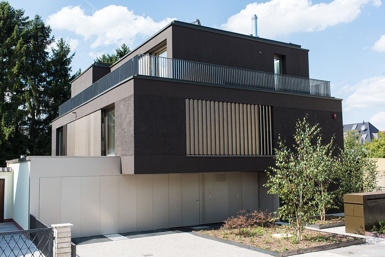Perforated metal sheet, operable as screening and shading device | Three-family house
